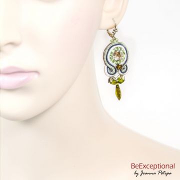 Small fresh dangling earrings